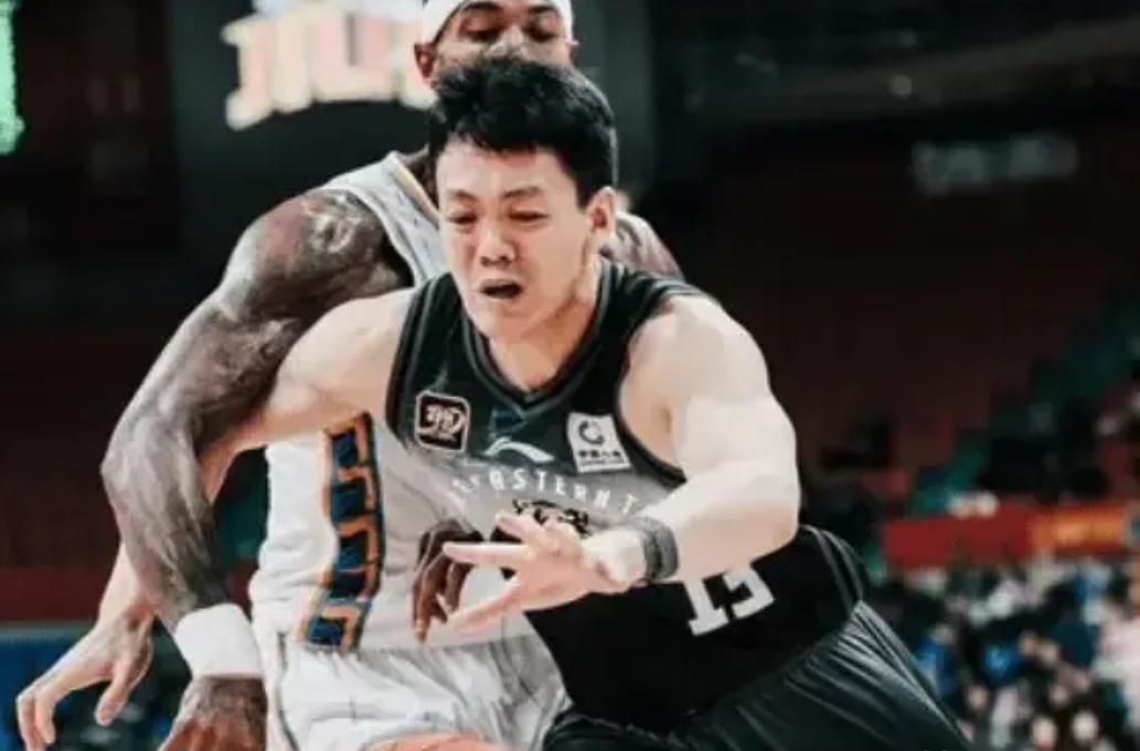 老将经验丰富，关键时刻稳定军心的简单介绍