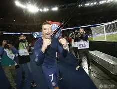 巴黎法甲战胜尼斯，登贝莱建功